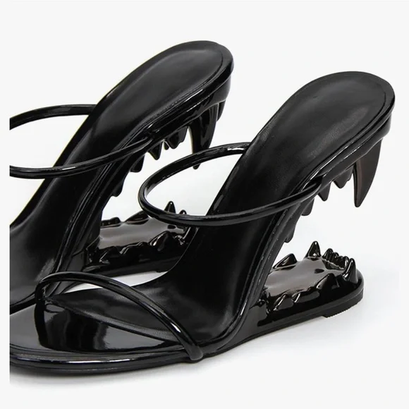 Open toe high heel tiger teeth sandal size 10 - Picture 10 of 11